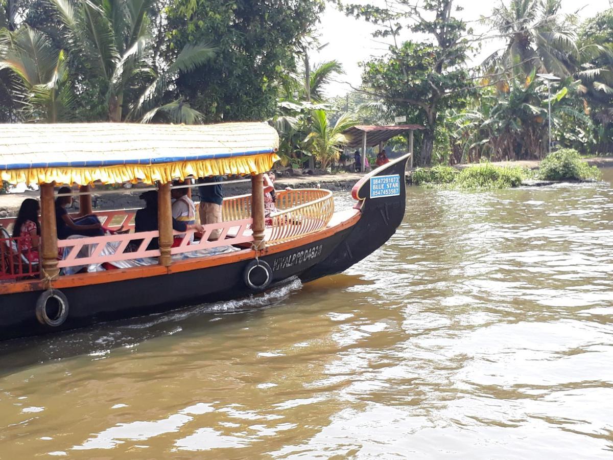 Valiyathayil Home Stay Kochi Exterior foto